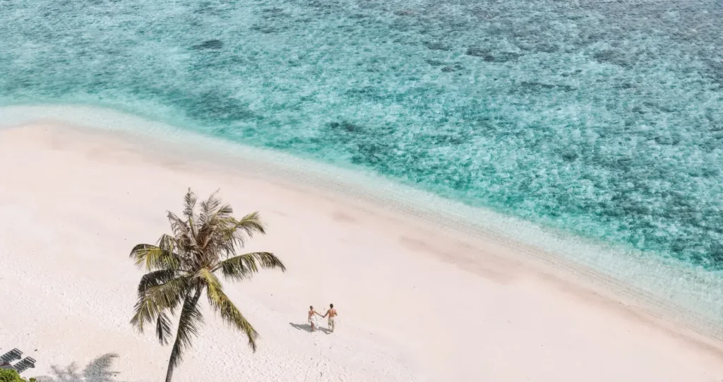 Alila Strandspaziergang am Meer