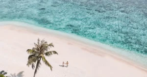 Alila Strandspaziergang am Meer