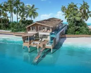 Luxuriöses Designresort auf den Malediven: Überwasser-Villa mit Pool, türkisfarbenem Wasser und Palmen. Ein Paradies für moderne Luxusreisende.