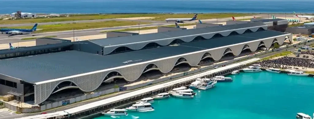 Moderne Architektur am Flughafen Malediven
