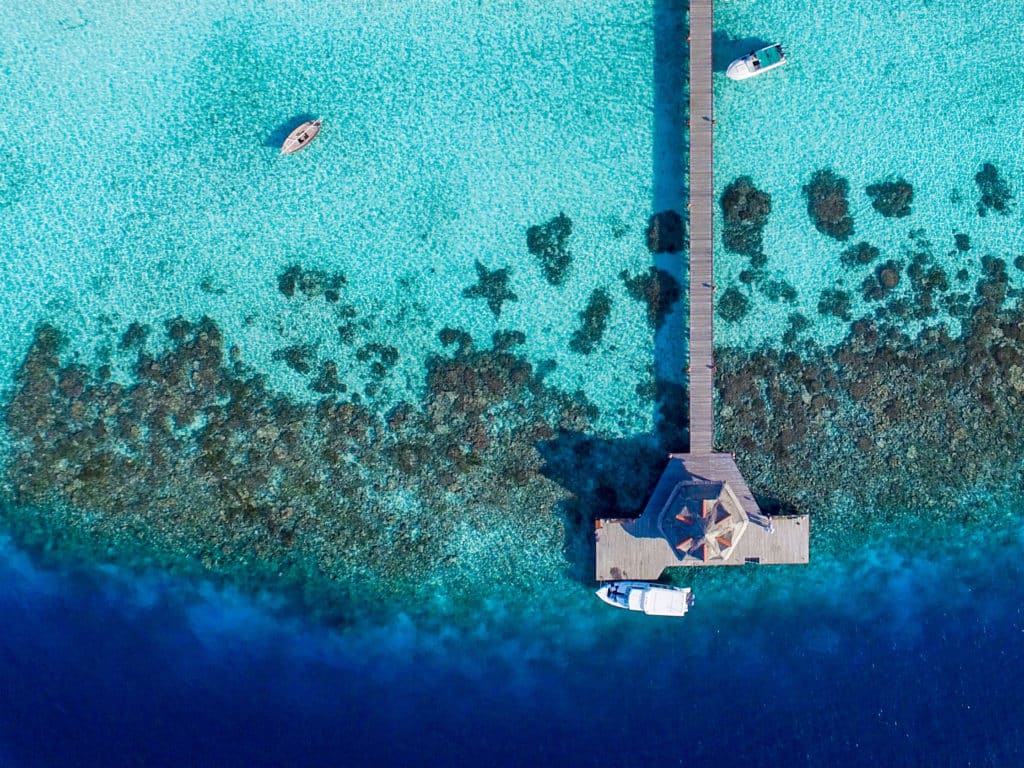 Tropisches Paradies mit klarem Wasser